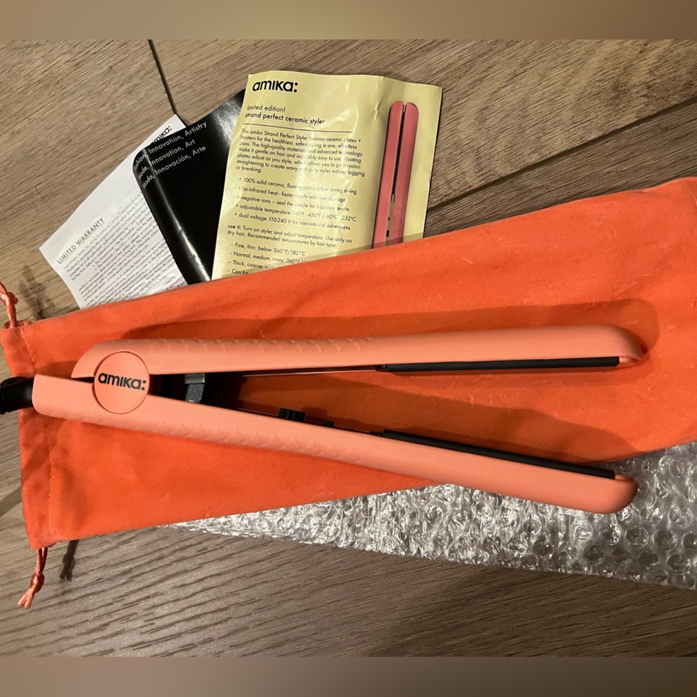 Amika Ceramic Hair Straightener